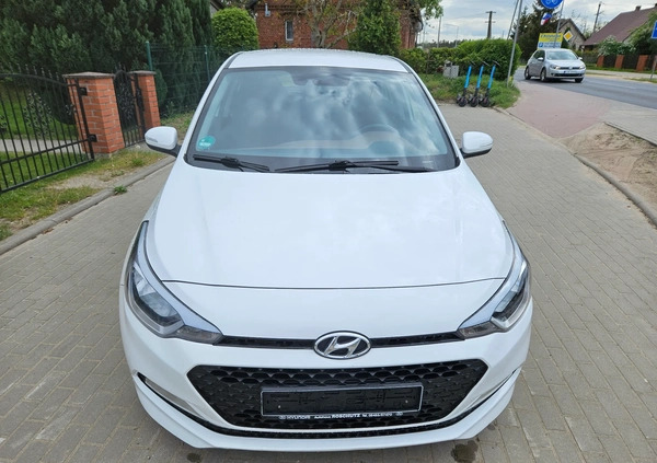 Hyundai i20 cena 30900 przebieg: 97545, rok produkcji 2015 z Kożuchów małe 232